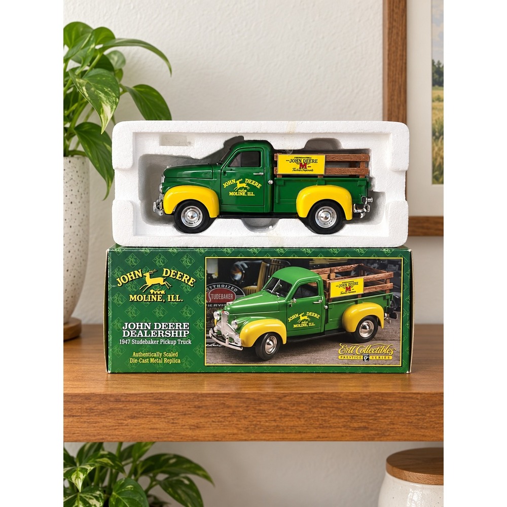 Ertl John Deere Dealership 1947 Studebaker Pickup Truck Die-Cast 1:25 15092